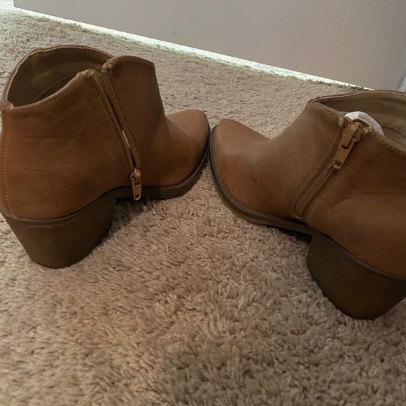 Forever 21 boots/booties. Ankle boots - Picture 4 of 13